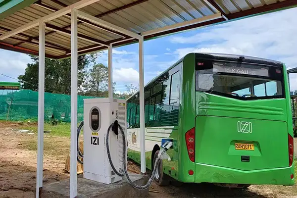 Projekt hitrega polnjenja z enosmernim tokom AMPPAL za električne avtobuse IZI v Ruandi